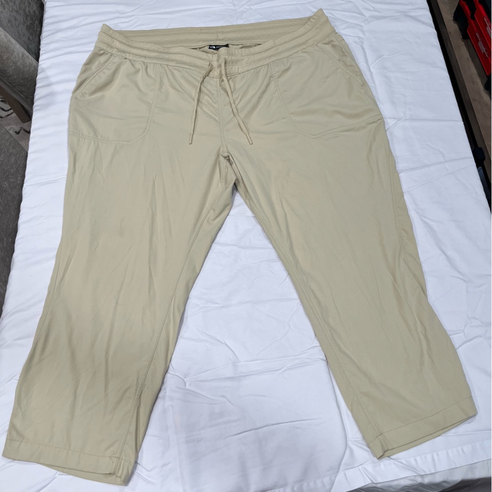The North Face Women’s Sz 3X Light Yellow Aphrodite 2.0 Capri Stretch Drawstring